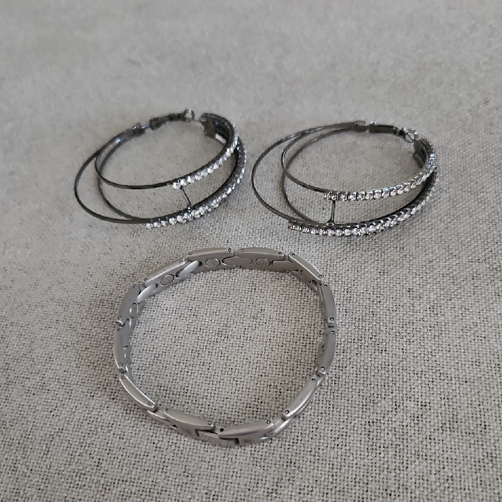 Elegant Silver and Black Bracelet Set